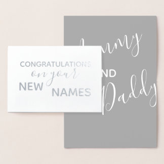 Tarjeta Con Relieve Metalizado Nuevos padres felicitan a caligrafía elegante