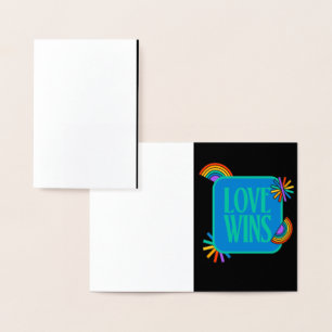 Tarjeta Con Relieve Metalizado Orgullo- el amor gana. Gay rainbow lgbtq