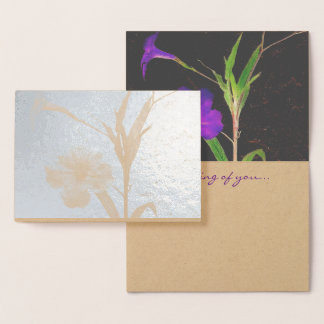 Tarjeta Con Relieve Metalizado Púrpura de Petunia