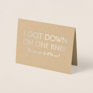 Tarjeta Con Relieve Metalizado Sobre Una Rodilla - Funny Groomsman Bro Propuesta