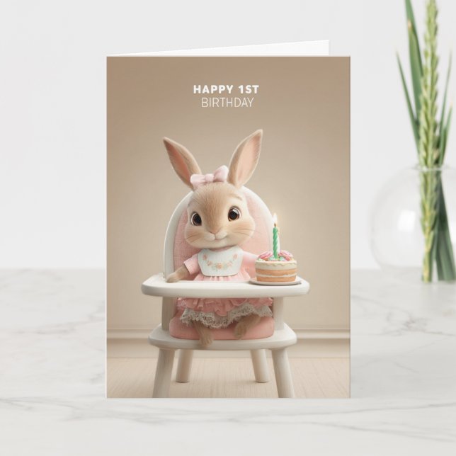 Tarjeta Conejito dulce en silla alta con pastel de primer  (Anverso)