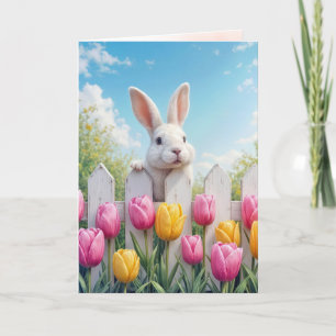 Tarjeta Conejo blanco de Pascua en tulipanes
