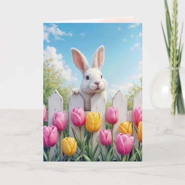 Tarjeta Conejo blanco de Pascua en tulipanes (Anverso)
