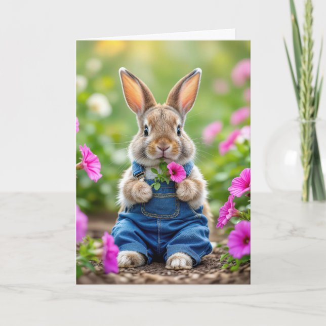 Tarjeta Conejo de cumpleaños comiendo flores de Petunia ro (Anverso)