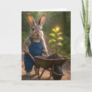 Tarjeta Conejo de cumpleaños con un árbol pequeño en una f