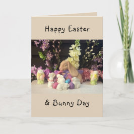 Tarjeta Conejo de Pascua y pequeños ayudantes