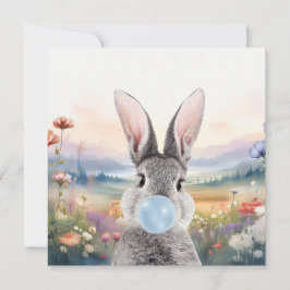 Tarjeta Conejo soplando chicle azul con flores silvestres