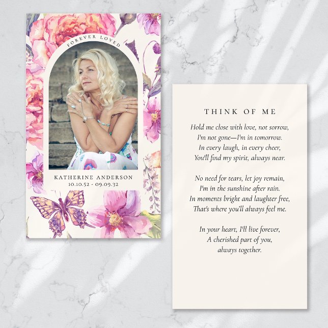 Tarjeta conmemorativa floral de mariposa amada por (Subido por el creador)