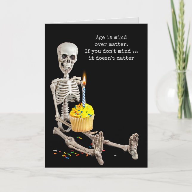 Tarjeta Conseguir más tarta de cumpleaños de Skeleton (Anverso)