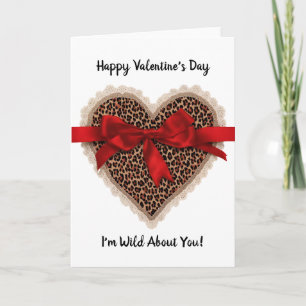 Tarjeta Corazón del Día de San Valentín con lazo de leopar