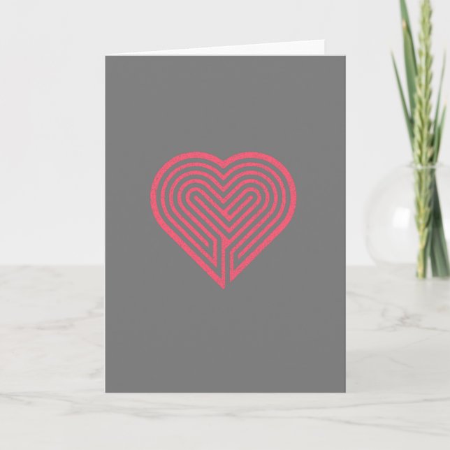 Tarjeta corazón rojo laberíntico día de San Valentín gris  (Anverso)