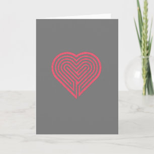 Tarjeta corazón rojo laberíntico día de San Valentín gris 