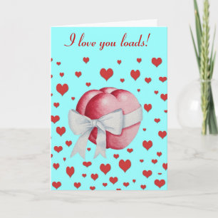 Tarjeta corazones de amor rojo con el arco blanco romántic