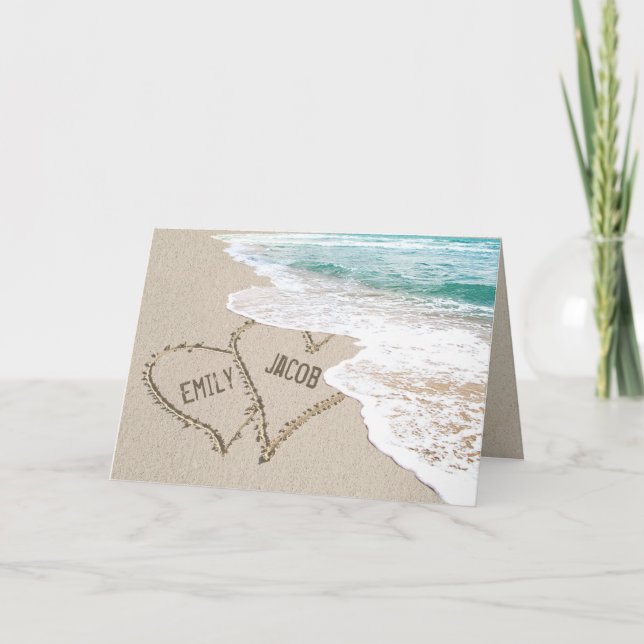 Tarjeta Corazones de playa sobre arena con nombres (Anverso)
