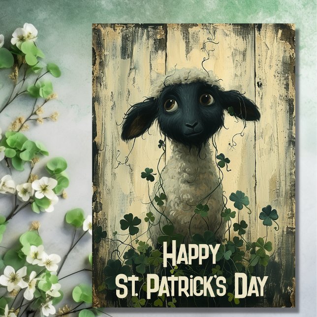 Tarjeta Cordero dulce y rocas de champú Día de San Patrici (Front - Cute Lamb and Clovers St Patrick's Day Card)