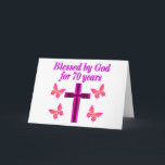 TARJETA CRISTIAN PINK 70TH BIRTHDAY CROSS DISEÑN<br><div class="desc">Este cristiano y alegre de 70 años adorará celebrar cumplir 70 años con este hermoso diseño de 70 años de cruz rosa y mariposa en Tees, bolsas de té, tazas, almohadas y regalos. Delibera a su espiritual y a su Dios amando a los 70 años con un regalo de cumpleaños...</div>