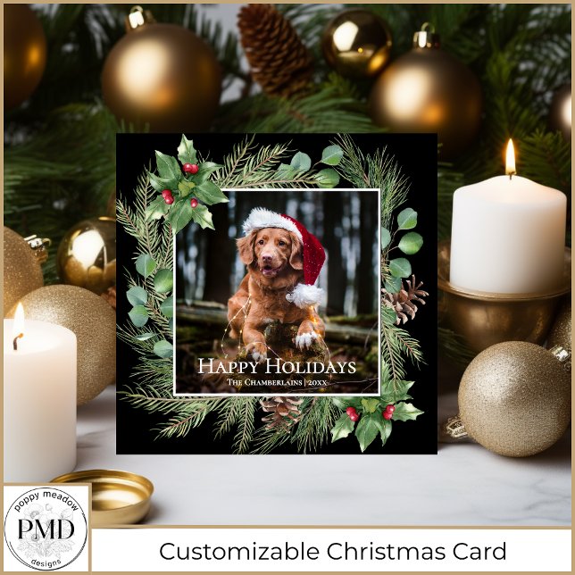 Tarjeta cuadrada de corona de foto de mascota para (Happy Holidays Pet Photo Wreath Square Christmas Card with Your Photo, Name, Year, Optional Greeting)