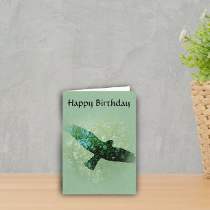 Tarjeta Cumpleaños altísimo del cuervo del pájaro verde de