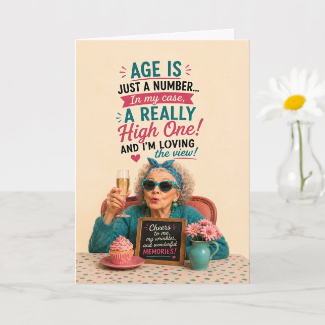 Tarjeta Cumpleaños de Anciana Sassy La Edad es Solo un Núm (Planta pequeña)