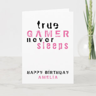 Tarjeta Cumpleaños de chica gamer con tipografía rosa True