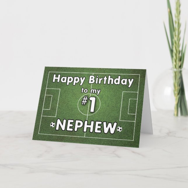 Tarjeta Cumpleaños de fútbol de sobrino con campo de hierb (Anverso)