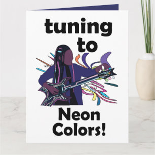 Tarjeta Cumpleaños de Guitarrista afinando a Colores Neon