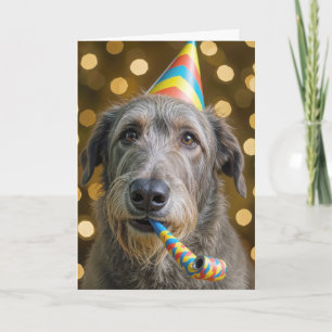 Tarjeta Cumpleaños de Irish Wolfhound con sombrero de fies