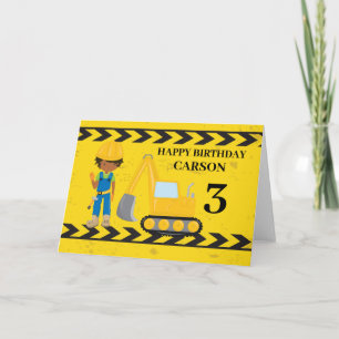 Tarjeta Cumpleaños de niño afroamericano con vehículo de c