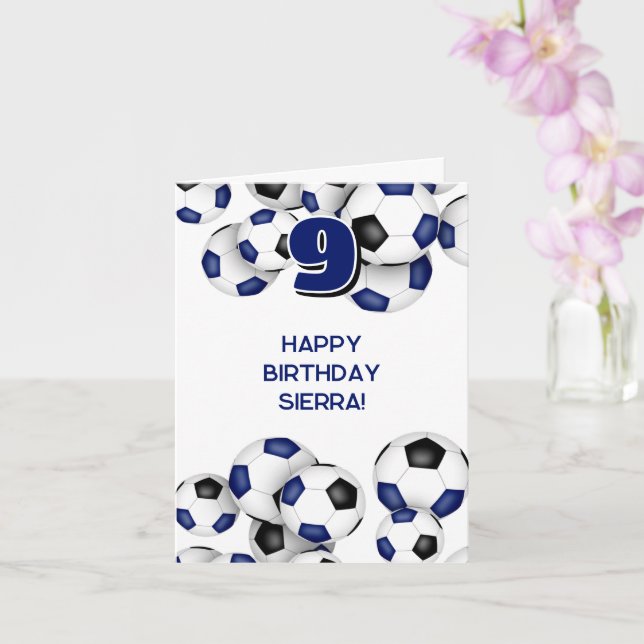 Tarjeta cumpleaños de niños con bolas de fútbol negras azu (Orquídea)