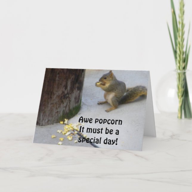 TARJETA CUMPLEAÑOS DE POPCORN COMIENDO CUERPO (Anverso)