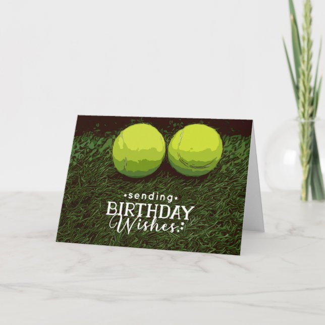 Tarjeta Cumpleaños de tenis con una pelota sobre hierba ve (Anverso)