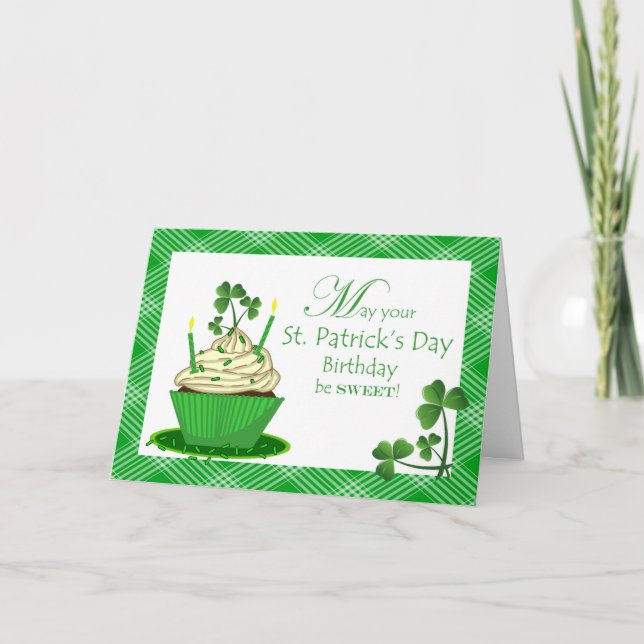 Tarjeta Cumpleaños del Día de San Patricio con Pastel (Anverso)