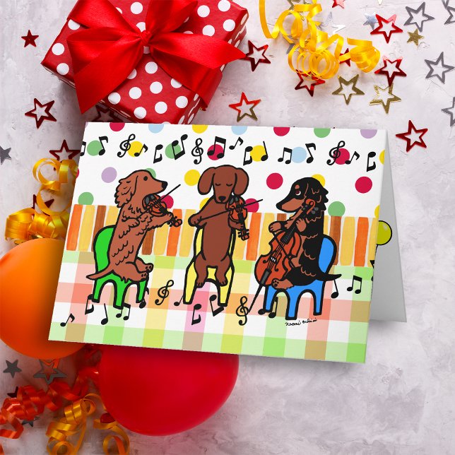 Tarjeta Cumpleaños del trío de secuencia del Dachshund (Dachshund String Trio Birthday Card for Dachshund owners.  Cute and colorful Doxie Cartoon Design.)