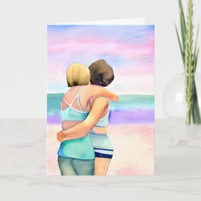 Tarjeta Cumpleaños | Dos mujeres abrazándose en la playa (Anverso)
