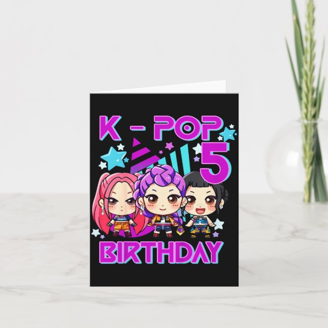 Tarjeta Cumpleaños infantil divertido Chibi Kpop (Anverso)