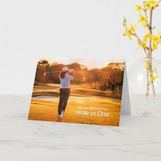 Tarjeta Cumpleaños para una golfista campo de golf (flor amarilla)