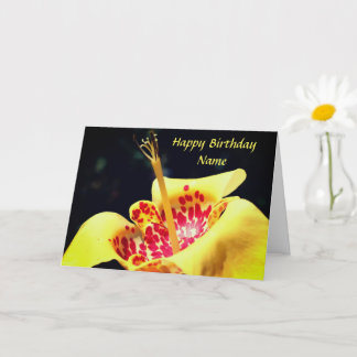 Tarjeta Cumpleaños personalizado de la flor de lirio amari