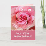 Tarjeta Cumpleaños SISTER con rosa rosa y encaje<br><div class="desc">Esta carta de cumpleaños con su rosa rosa y encaje rosa pastel es una manera dulce de desear a tu hermana un cumpleaños feliz.</div>