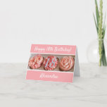 Tarjeta Cupakes Happy 18th Birthday Card<br><div class="desc">Los quequitos más dulces para ese especial cumpleaños 18. Tres suculentos pastelitos coronados con batidos de nata rosada y flores de rosa, coronados por un purpurina plateado número 18. Una dulce y apasionante tarjeta de cumpleaños que seguramente traerá alegría y felicidad, con estos hermosos pastelitos. Levanta un quequito y celebra...</div>