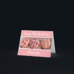 Tarjeta Cupakes Happy 70th Birthday Card<br><div class="desc">Los quequitos más dulces para ese especial cumpleaños 70. Tres suculentos pastelitos coronados con batidos de nata rosada y flores de rosa, coronados por un purpurina plateado número 70. Una dulce y apasionante tarjeta de cumpleaños que seguramente traerá alegría y felicidad, con estos hermosos pastelitos. Levanta un quequito y celebra...</div>