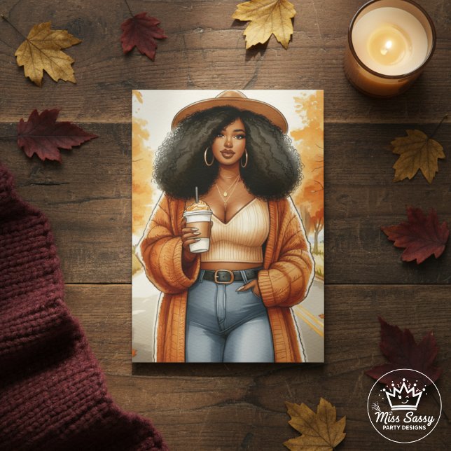 Tarjeta Curvy acogedor Día de Acción de Gracias de afroame (Celebrate Thanksgiving with a chic Black woman card, cozy autumn leaves, warm vibes, and gratitude.)