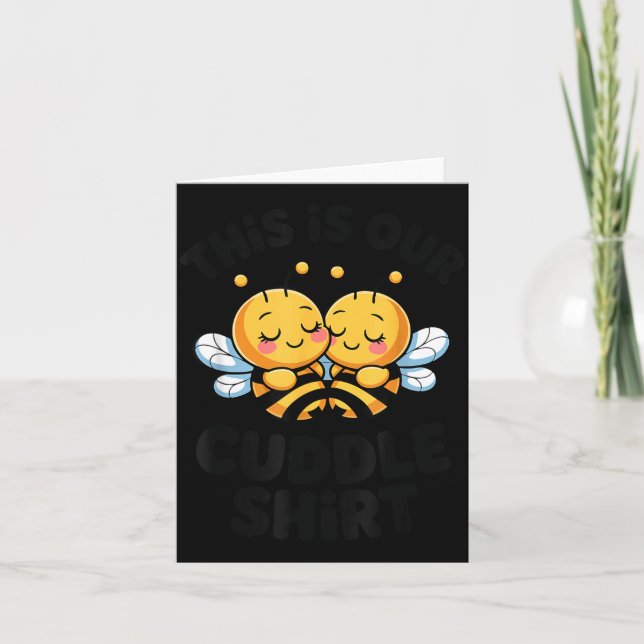 Tarjeta Cute Bee Couple Cuddle Funny Romantic  (Anverso)