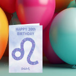 Tarjeta Cute Leo Astrology Rótulo Purple Happy Birthday<br><div class="desc">Esta tarjeta personalizada de cumpleaños feliz Leo,  personalizado morado y lavanda,  presenta tu signo astrológico del Zodiac en un brillo hermoso como las constelaciones. Personalizar este lindo diseño astrológico con tu nombre en escritura cursiva para alguien con un cumpleaños de finales de julio o principios de agosto.</div>