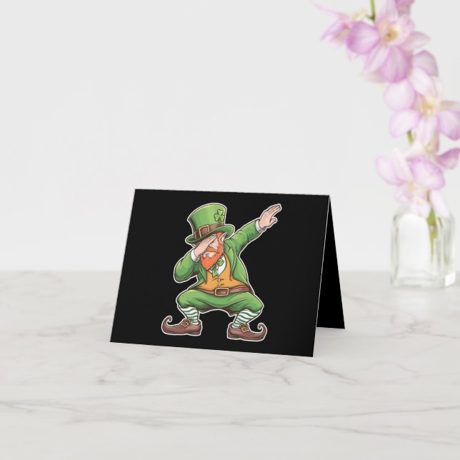 Tarjeta Dab Dabbing Leprechaun en verde (Orquídea)