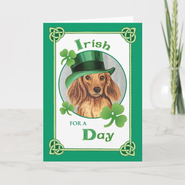 Tarjeta Dachshund de cabello largo en el Día de San Patric (Anverso)