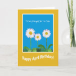 Tarjeta Daisies April Birthday Card for Daughter (Tarjeta<br><div class="desc">Una divertida tarjeta de cumpleaños de abril para una hija con tres maricas blancas en un fondo azul cielo. Parte de la colección "Daisy Chain" de Posh & Painterly.</div>