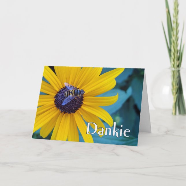 Tarjeta Dankie Gracias en Afrikaans con abeja en la flor (Anverso)