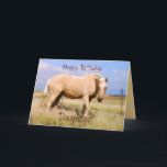 Tarjeta Daughter Birday Palomino Horse Card<br><div class="desc">Un hermoso caballo de palomino se alza en un pastizal barrido por el viento.  Otra vista del caballo está en la parte trasera de la tarjeta.</div>
