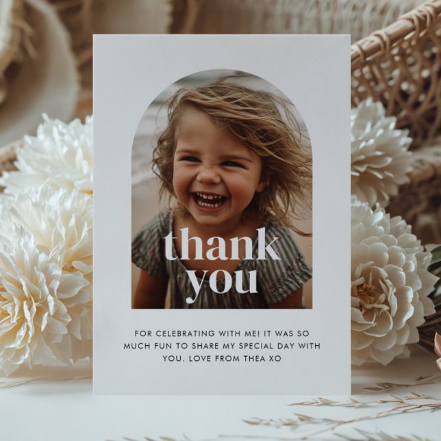 Tarjeta De Agradecimiento 2.ª foto con arcos de cumpleaños - dos (Zazzle 2nd Birthday Arched Photo - two Thank You Card 1)