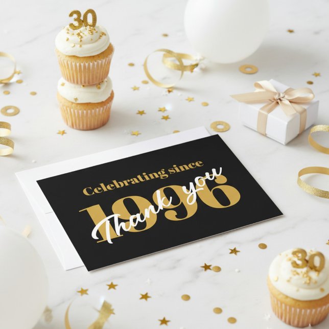 Tarjeta De Agradecimiento 30th Birthday 1996 Retro Black And Gold (Extreme close-up of a black and gold 30th birthday thank you card on a white marble surface.)